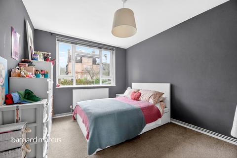 2 bedroom ground floor flat for sale, Cambalt Road, London