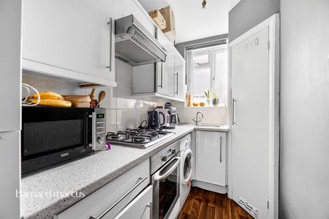 2 bedroom ground floor flat for sale, Cambalt Road, London