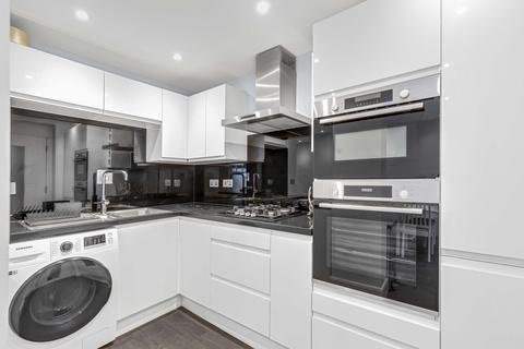 2 bedroom flat to rent, Crookham Road, London, SW6