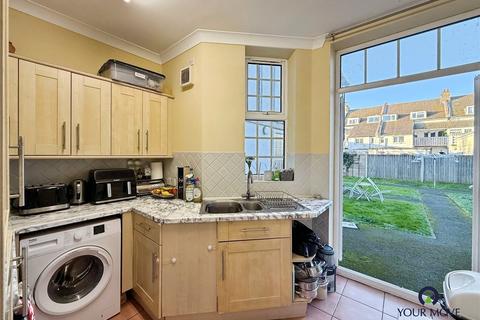 2 bedroom flat for sale, Stocker Road, West Sussex PO21