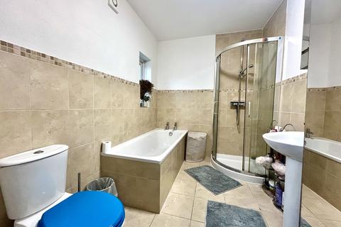 3 bedroom terraced house for sale, Grange Road, Chessington, Surrey. KT9 1EY