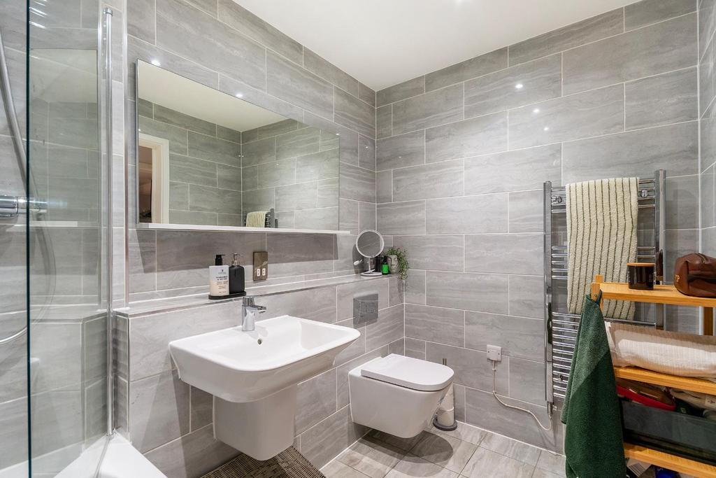 1 S6 YSI - Bathroom B.jpg