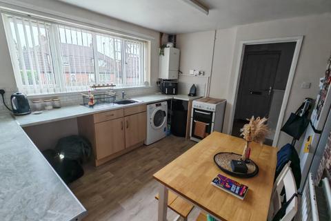 3 bedroom semi-detached house to rent, Larch Place, Newcastle, ST5 7BD