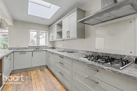 4 bedroom bungalow to rent, Sandhills Meadow, SHEPPERTON