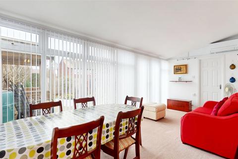 3 bedroom house for sale, Middlesex Drive, Milton Keynes MK3