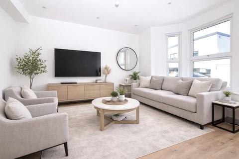 4 bedroom semi-detached house for sale, Harcourt Road, Bexleyheath, DA6