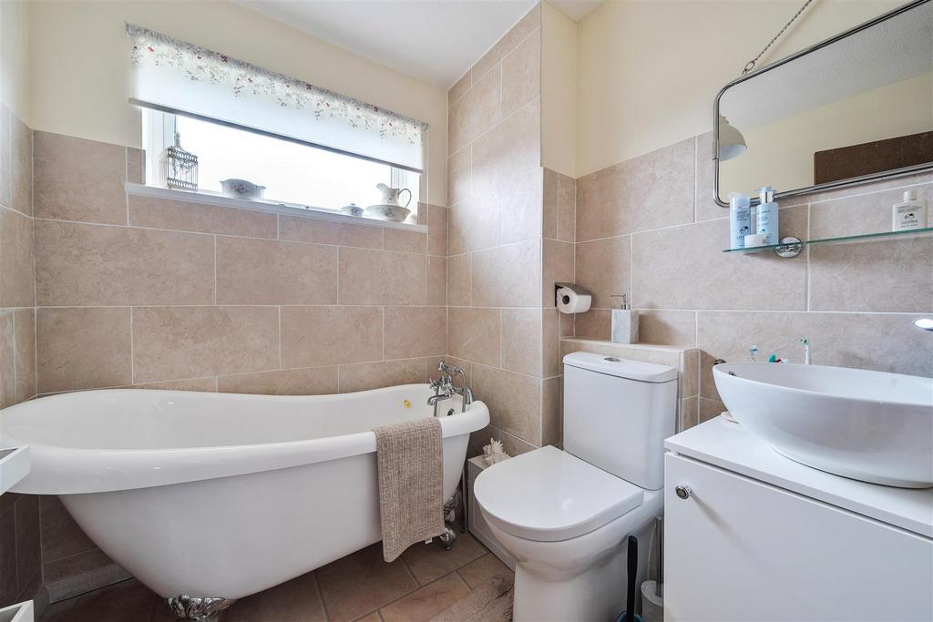 Elizabeth Close Bathroom.jpg