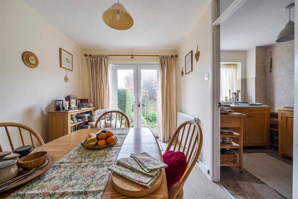 Elizabeth Close Kitchen Dining.jpg