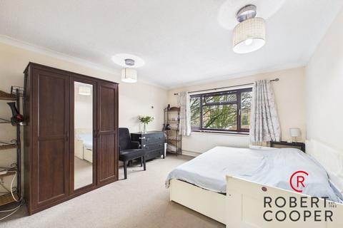 2 bedroom apartment to rent, Station Approach, Ruislip, HA4