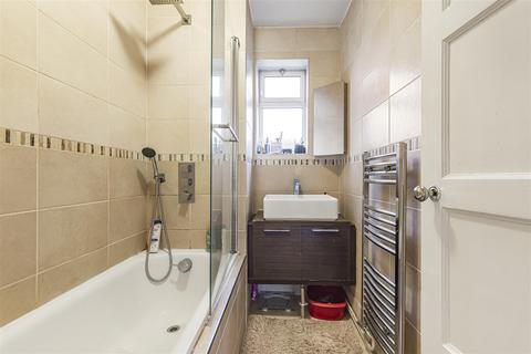 1 bedroom flat for sale, Toland Square, Putney, SW15