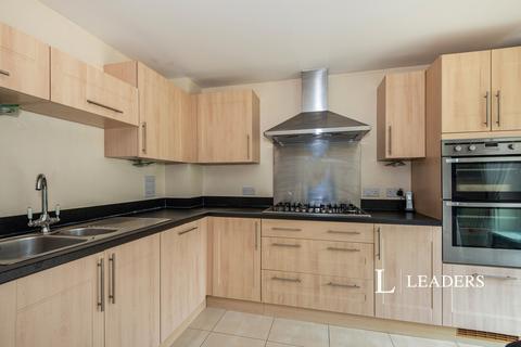 4 bedroom detached house to rent, Meadow Way, Horley, Surrey, RH6