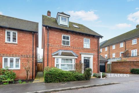 4 bedroom detached house to rent, Meadow Way, Horley, Surrey, RH6