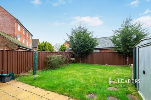 4 bedroom detached house to rent, Meadow Way, Horley, Surrey, RH6