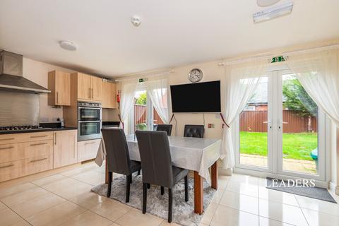 4 bedroom detached house to rent, Meadow Way, Horley, Surrey, RH6