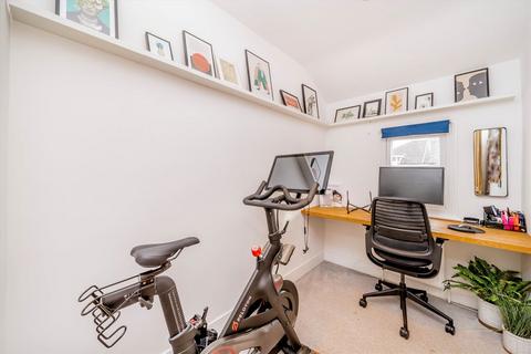 2 bedroom flat for sale, Oakhurst Grove, London SE22