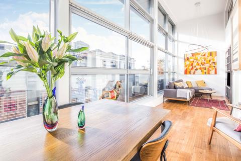 2 bedroom detached house to rent, Hilton Street, Manchester M4