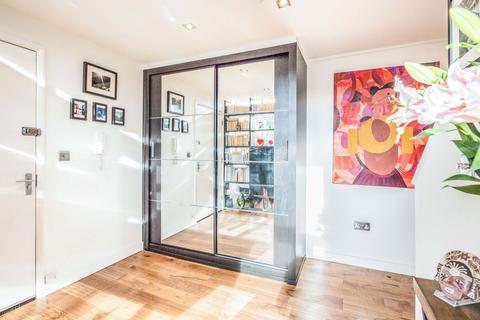 2 bedroom detached house to rent, Hilton Street, Manchester M4
