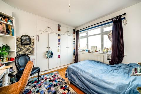 undefined, Newton Avenue, London N10