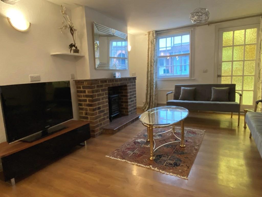 Sitting room 2.jpg