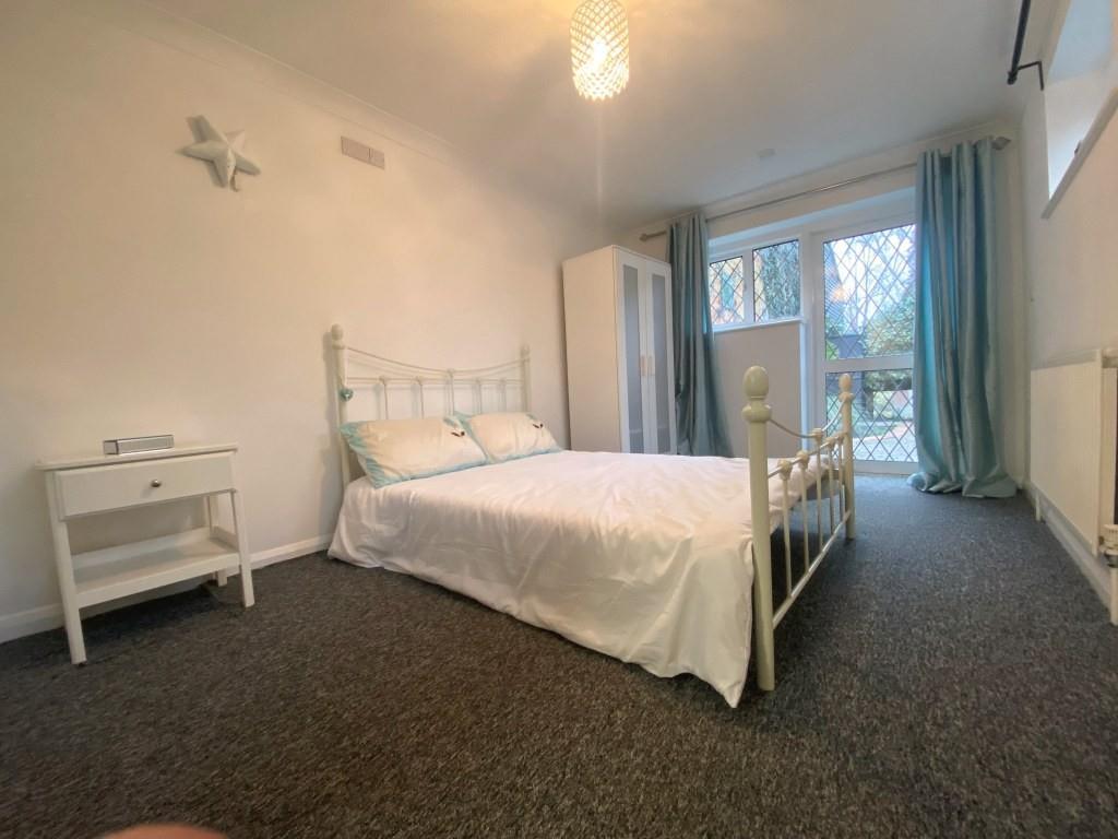 Bed 3.jpg