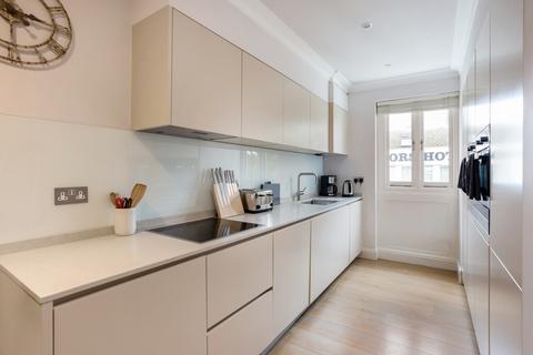 3 bedroom flat to rent, Courtfield Gardens London SW5