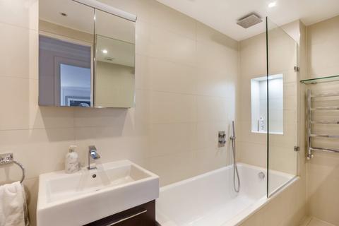3 bedroom flat to rent, Courtfield Gardens London SW5