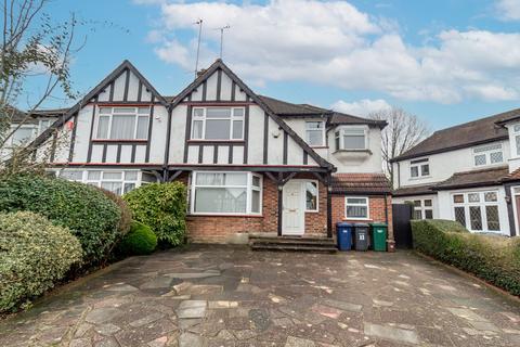 Carlton Close, Edgware, HA8
