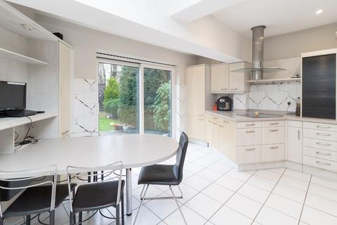 5 bedroom semi-detached house to rent, Carlton Close, Edgware, HA8