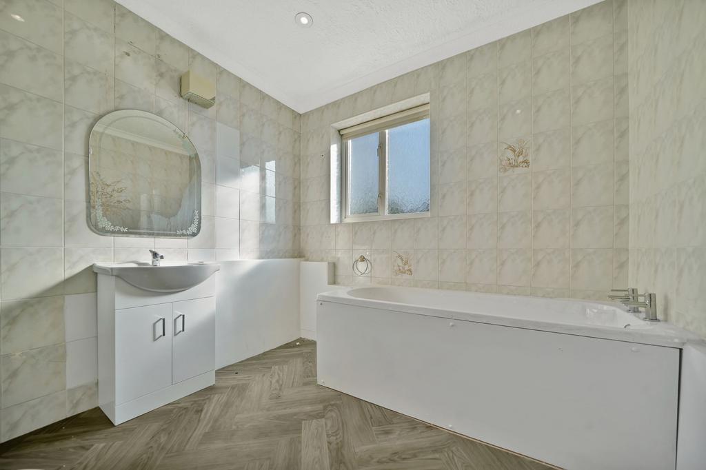 Lyndum, Bathroom
