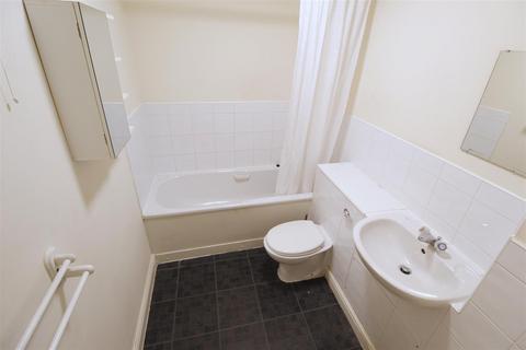 undefined, Chertsey Road, Byfleet