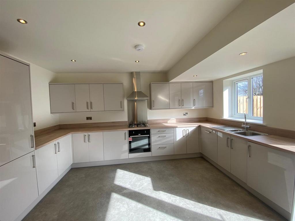 KITCHEN 1.jpg