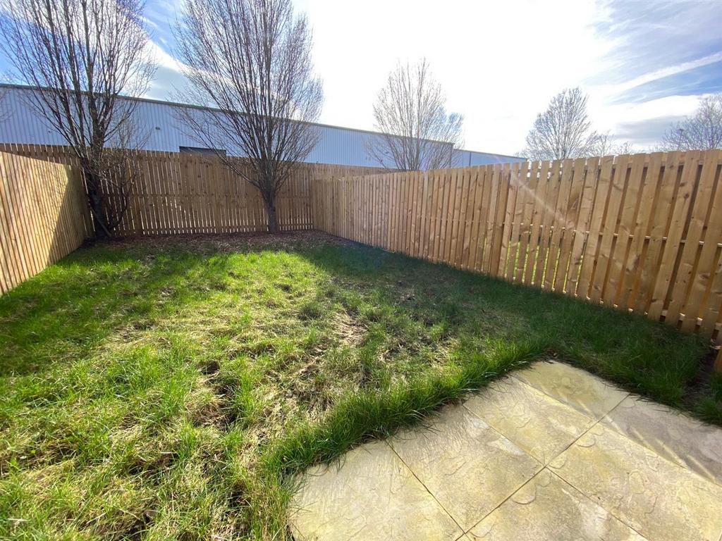 REAR GARDEN 2.jpg