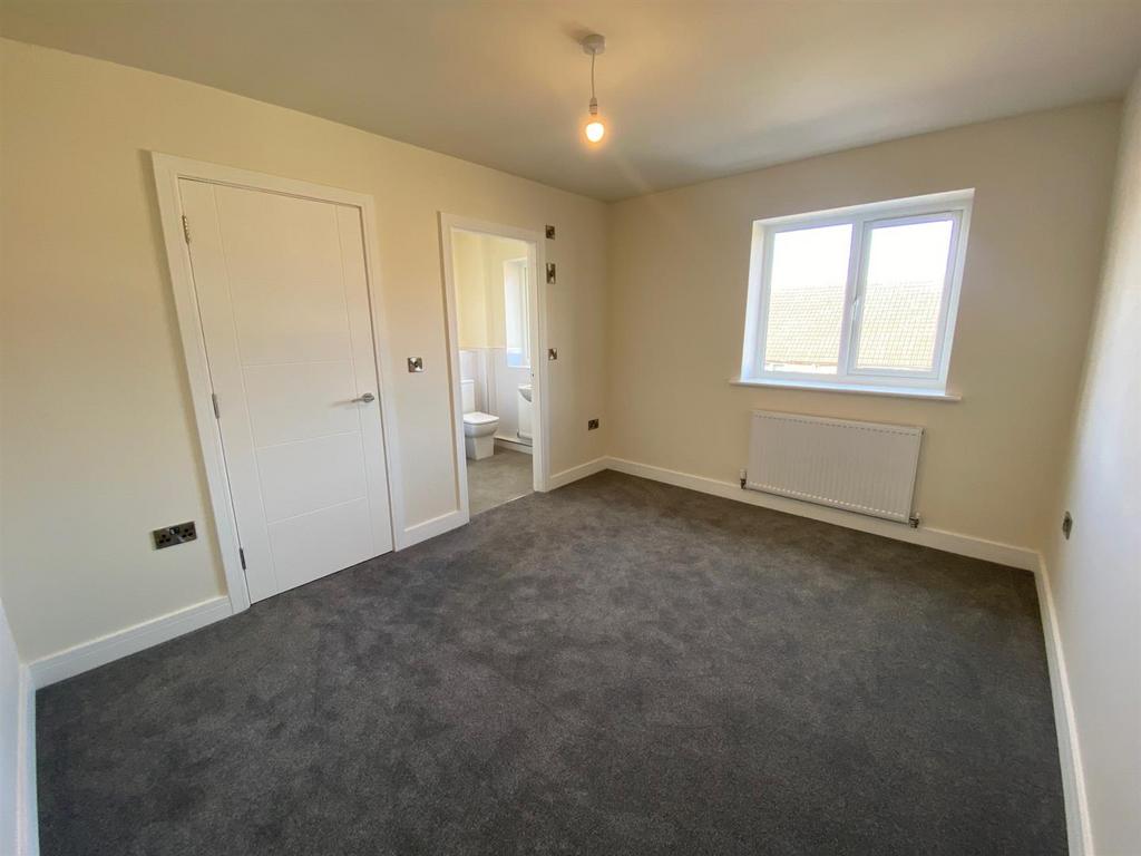 BED WITH EN SUITE 1.jpg