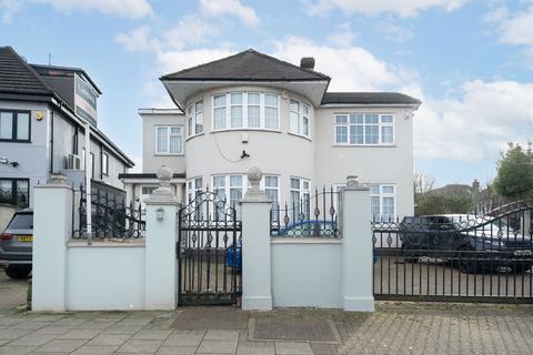 6 bedroom detached house for sale, Rowdon Avenue, London
