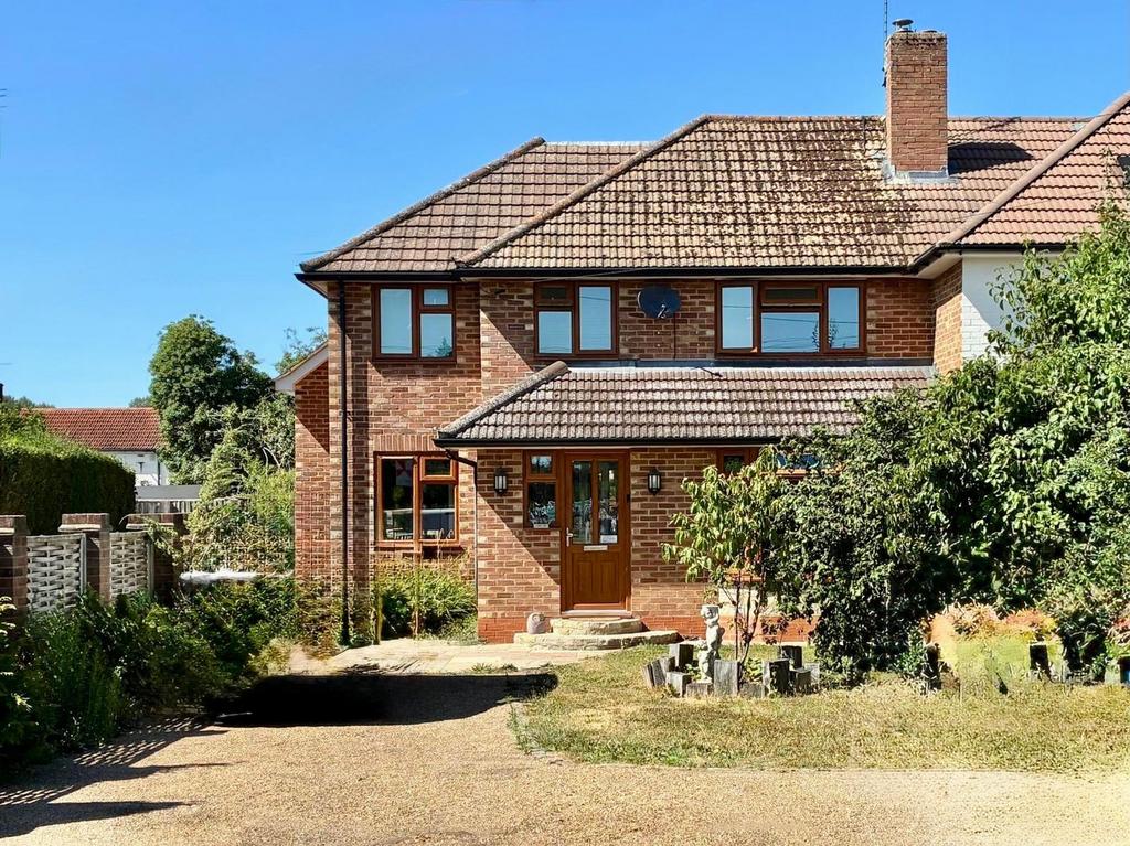 Detached house exterior, driveway
