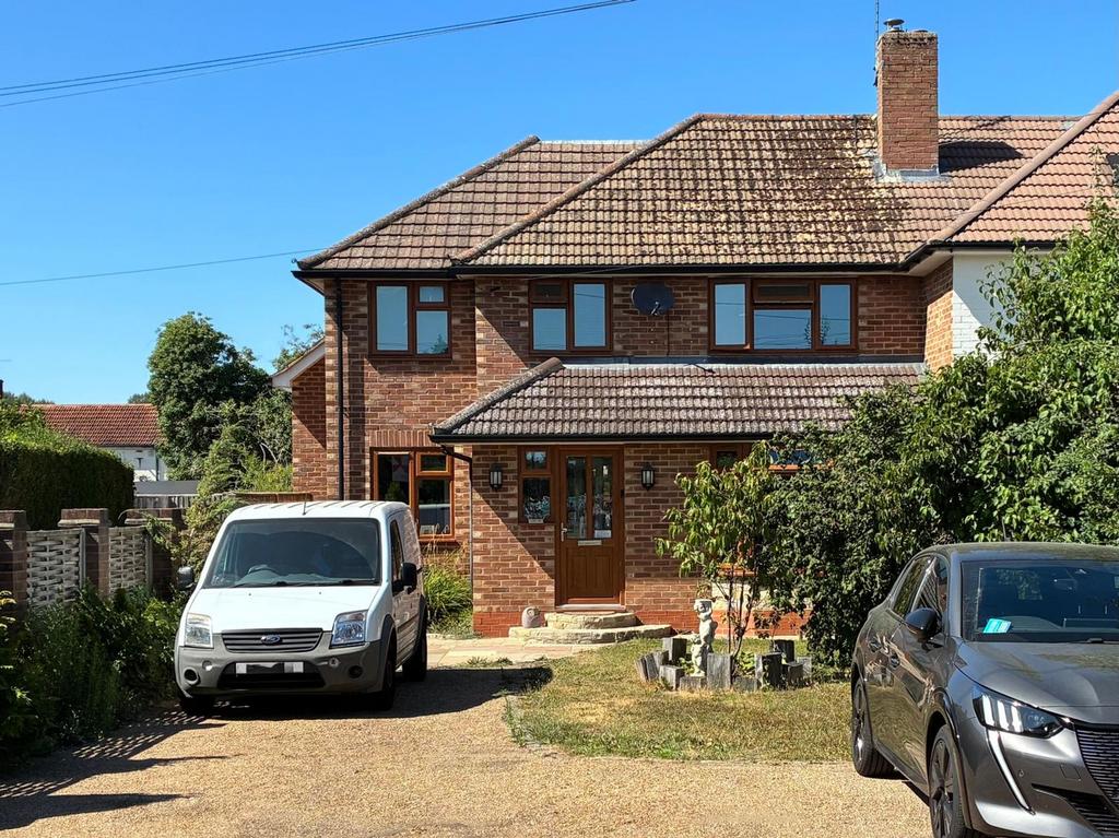Detached house exterior, driveway