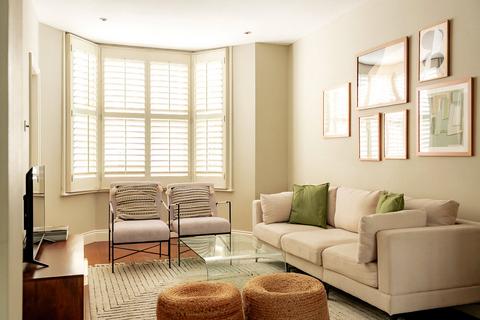 4 bedroom terraced house to rent, Langton Street, Chelsea, SW10