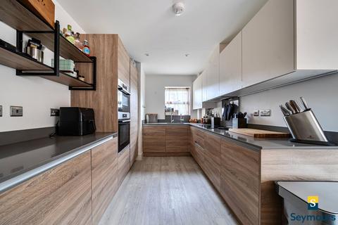 2 bedroom flat for sale, Albury Road, Surrey GU1