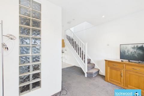 1 bedroom flat to rent, Sparrow Farm Drve, Feltham