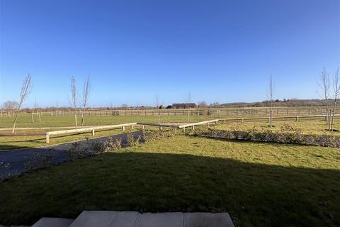 4 bedroom detached house to rent, Saddler Place, Wellesbourne