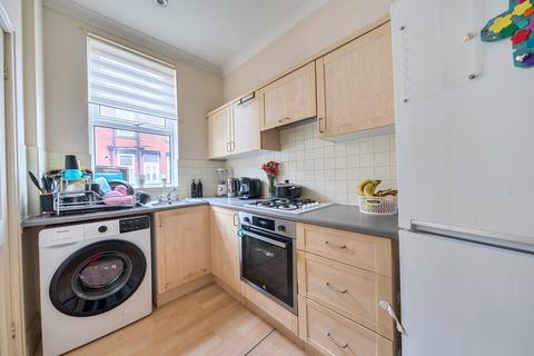 2 bedroom end of terrace house for sale, Barden Mount, Armley, Leeds, LS12