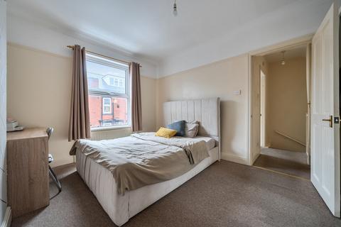 2 bedroom end of terrace house for sale, Barden Mount, Armley, Leeds, LS12