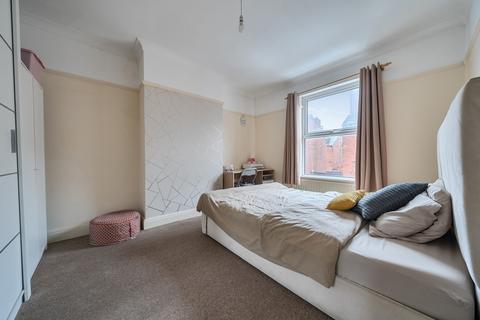 2 bedroom end of terrace house for sale, Barden Mount, Armley, Leeds, LS12
