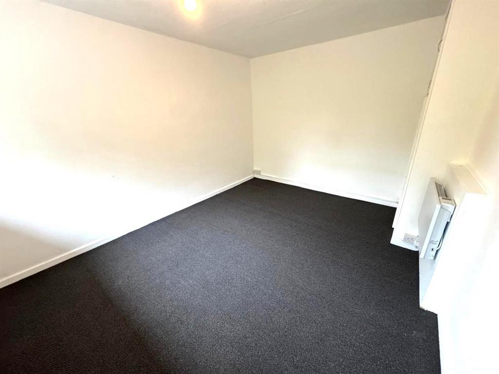 Bedroom Pic 2