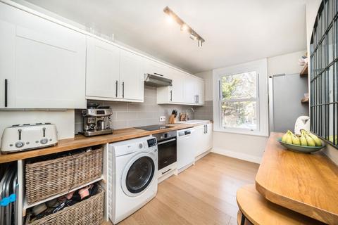 2 bedroom flat for sale, Quicks Road, London SW19
