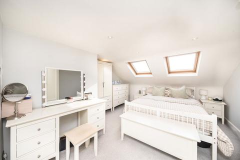 2 bedroom flat for sale, Quicks Road, London SW19
