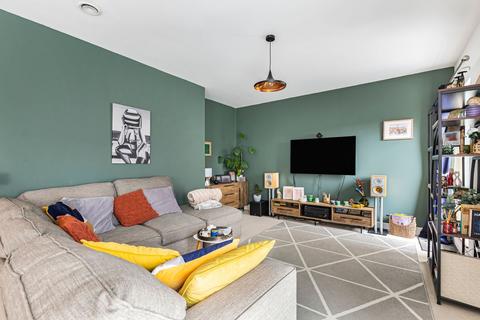 2 bedroom flat for sale, Magnolia House, Spelthorne Grove, Sunbury-on-Thames, TW16 7FA