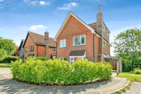 6 bedroom link detached house for sale, Clarence Drive, East Grinstead, RH19