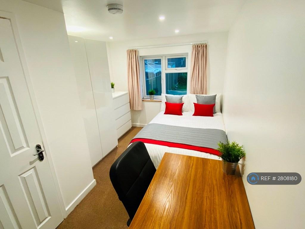 En-Suite Room 5
