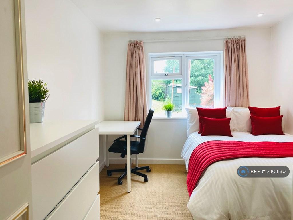 En-Suite Room 6